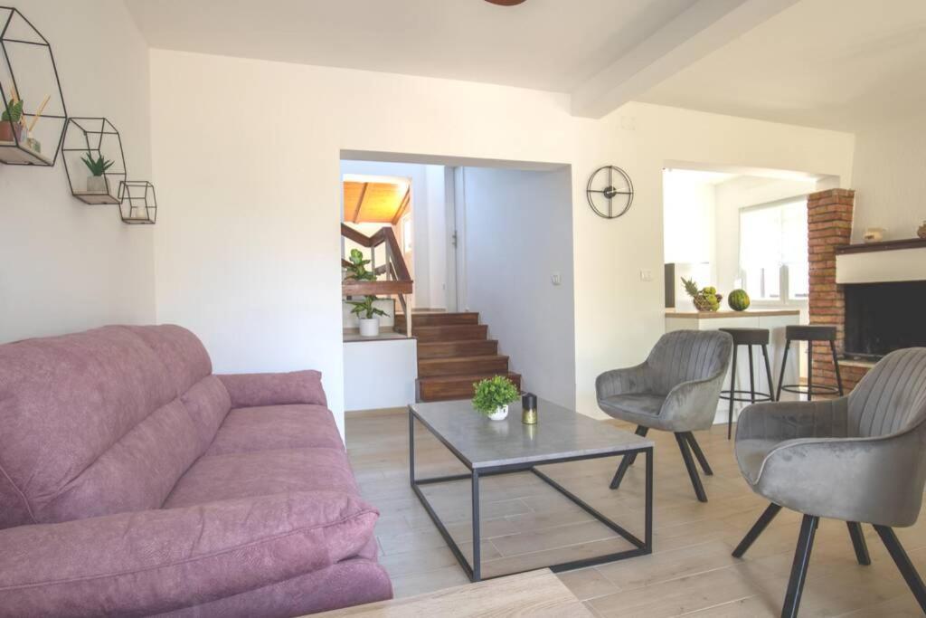 Flora Relax House, Free Parking Villa Peroj Luaran gambar